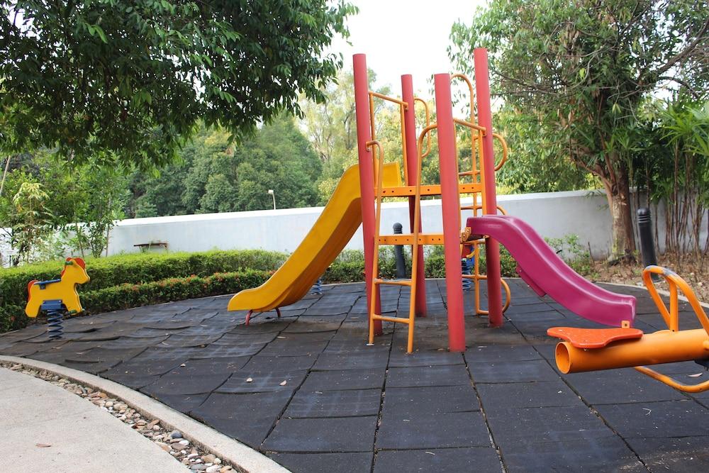 Royale Chulan Seremban Exterior foto Playground at the park